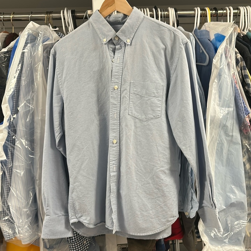 Bonobos standard fit blue oxford cloth button down shirt. Size Medium